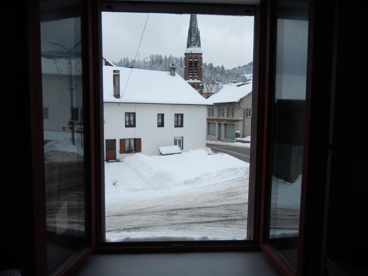 Au Pied Du Gazon Lägenhet Saint-Maurice-sur-Moselle Exteriör bild